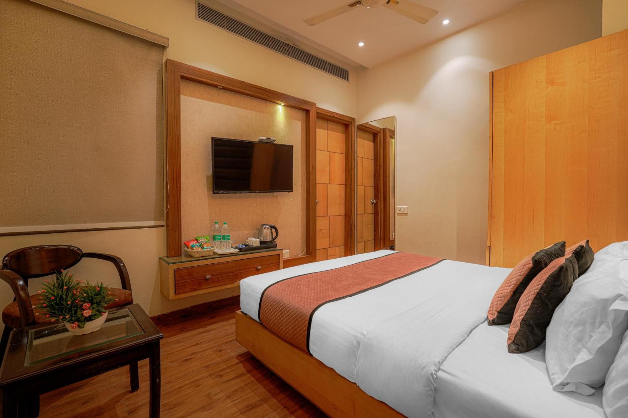 Csjs Inn Hotel Амритсар Экстерьер фото