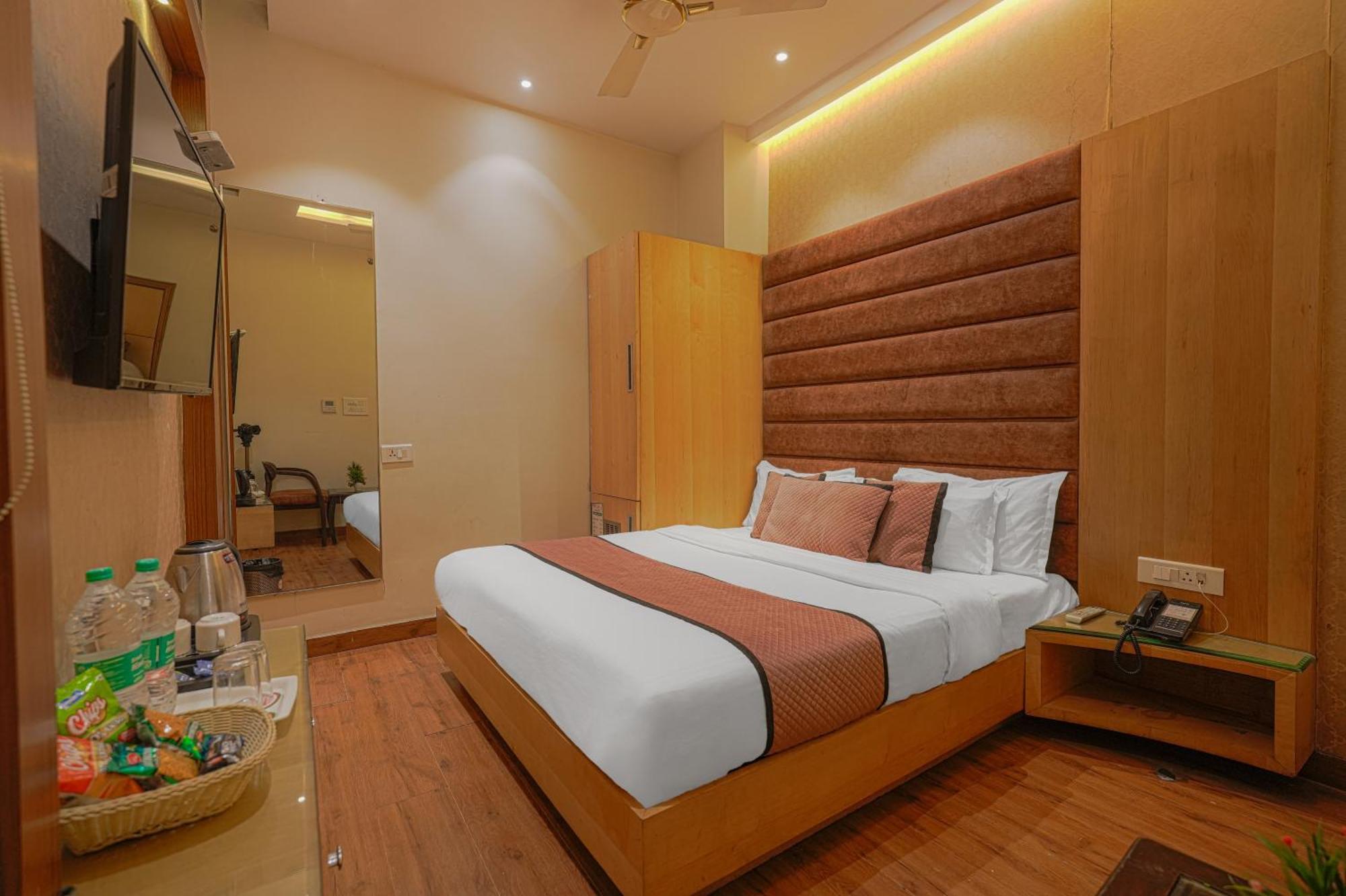 Csjs Inn Hotel Амритсар Экстерьер фото